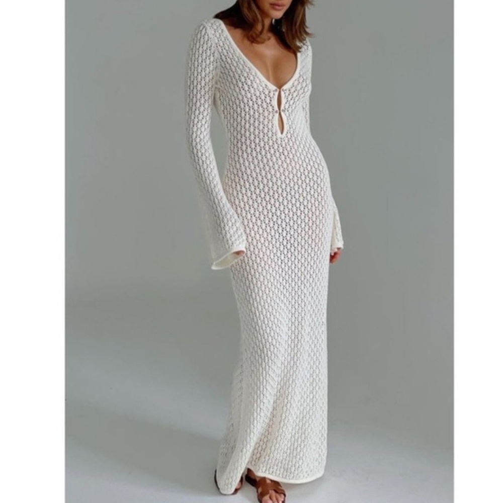 Elegant White Knit Maxi Dress